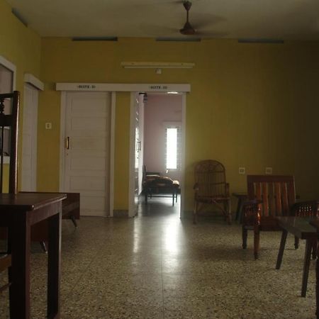 Bed And Bath For 1-8 People Hotel Thiruvananthapuram Buitenkant foto