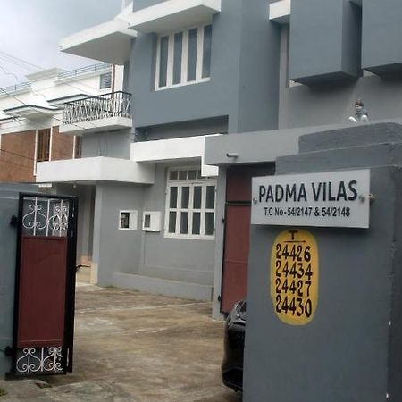 Bed And Bath For 1-8 People Hotel Thiruvananthapuram Buitenkant foto