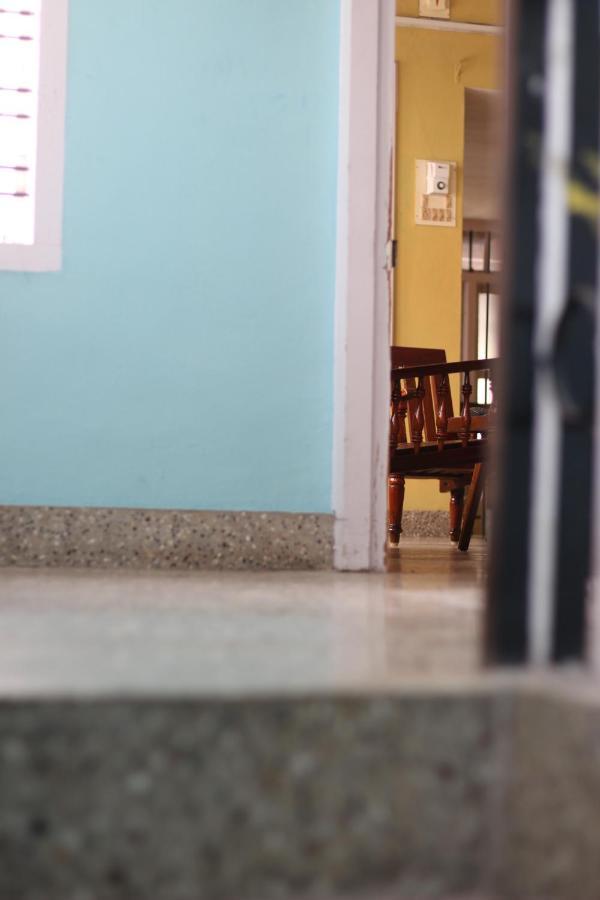 Bed And Bath For 1-8 People Hotel Thiruvananthapuram Buitenkant foto