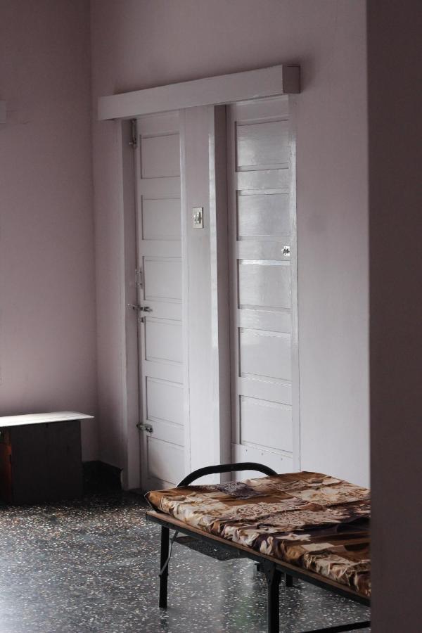 Bed And Bath For 1-8 People Hotel Thiruvananthapuram Buitenkant foto