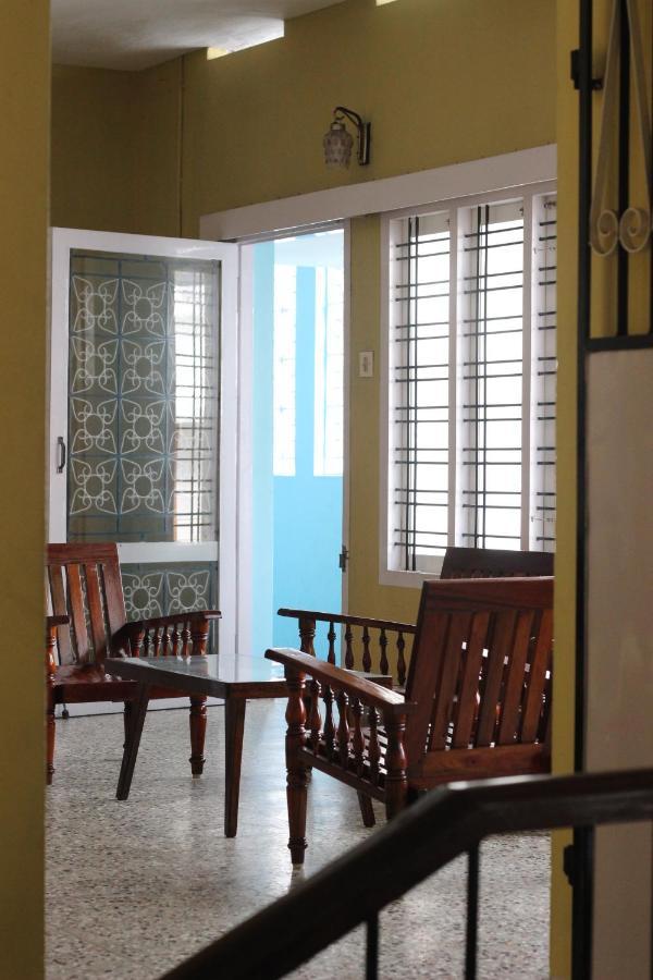 Bed And Bath For 1-8 People Hotel Thiruvananthapuram Buitenkant foto