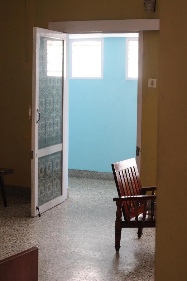 Bed And Bath For 1-8 People Hotel Thiruvananthapuram Buitenkant foto