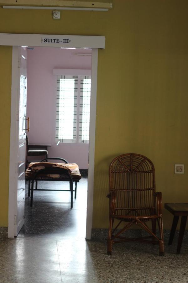 Bed And Bath For 1-8 People Hotel Thiruvananthapuram Buitenkant foto