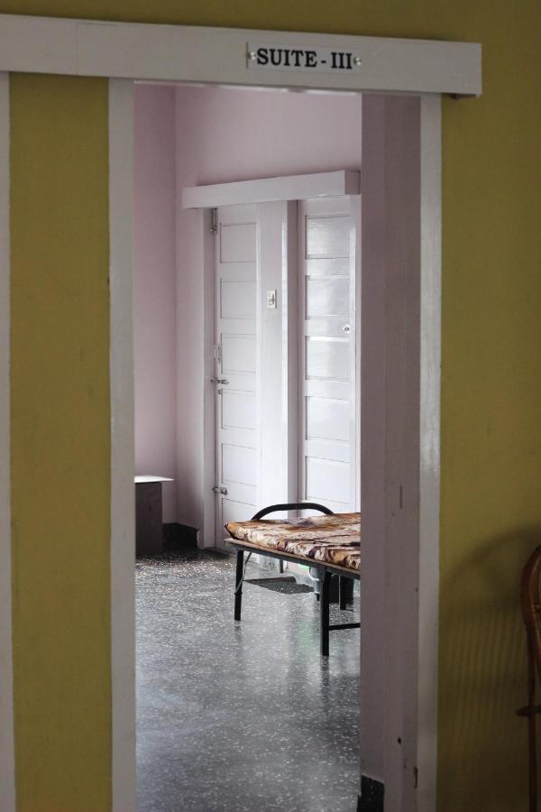 Bed And Bath For 1-8 People Hotel Thiruvananthapuram Buitenkant foto