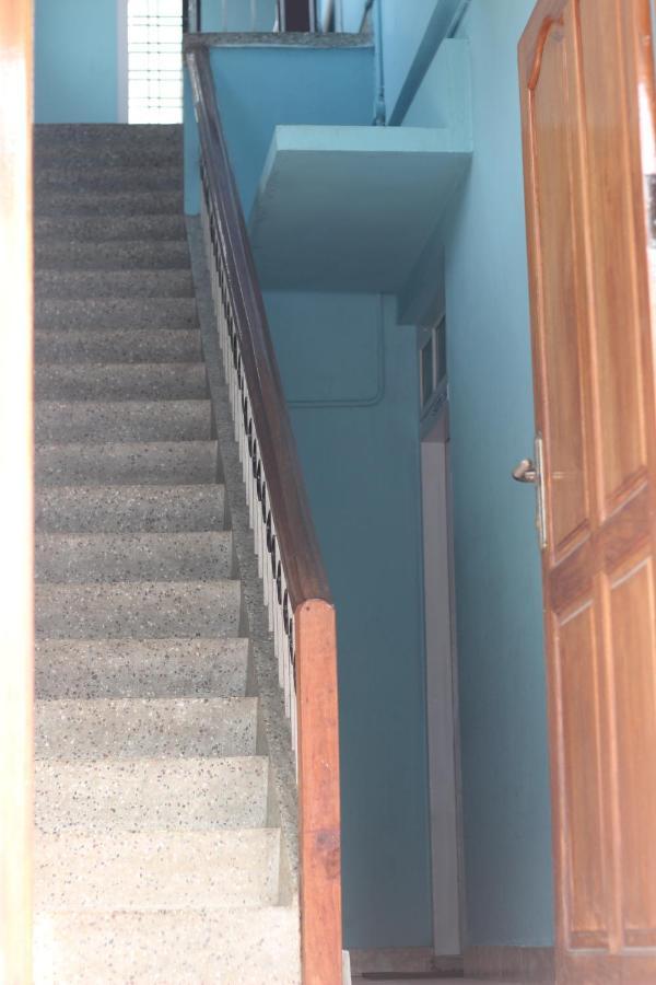 Bed And Bath For 1-8 People Hotel Thiruvananthapuram Buitenkant foto