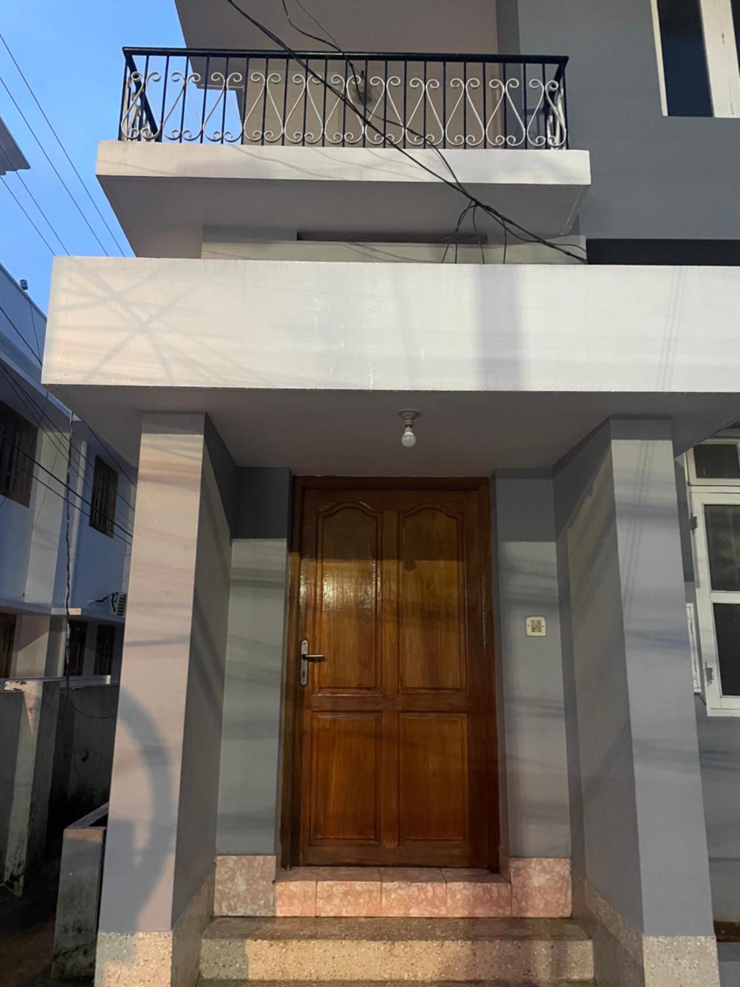 Bed And Bath For 1-8 People Hotel Thiruvananthapuram Buitenkant foto